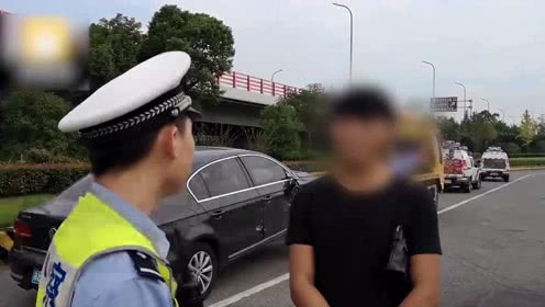 四歲兒子開車兩歲女兒坐副駕，道路交通安全不容忽視